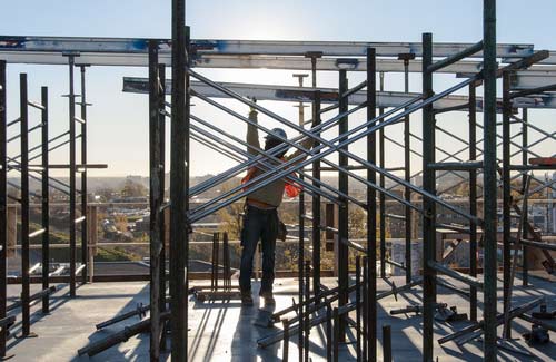 Workers complying with OSHA regulations on scaffolding