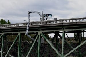 Aspen Aerials B-32 in use on a bridge